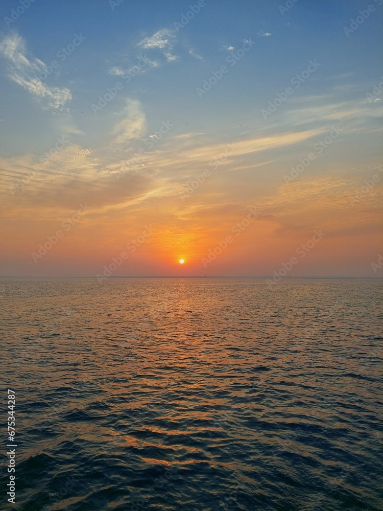 Tranquil sunset over the horizon of a tranquil ocean