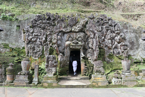 pura goa lawah - Bali photo