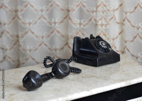 Telefone preto antigo