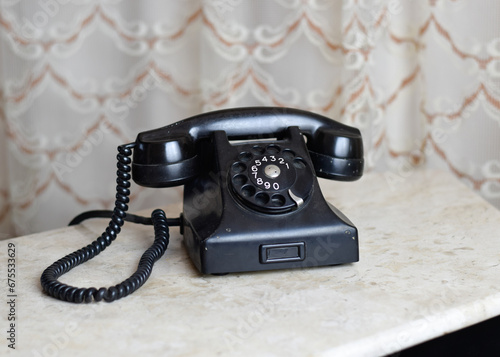 Telefone preto antigo