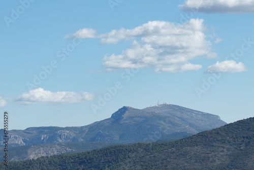 Cima de la Sierra Aitana desde el parque natural San Antonio de Alcoi, España