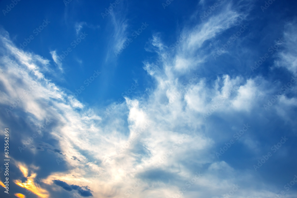 Obraz premium Lush colored clouds in the sky before sunset