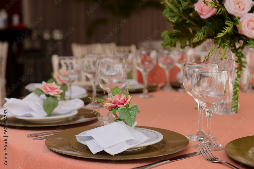 table set, table setting, table set for a dinning, table set for a reception, wedding table setting