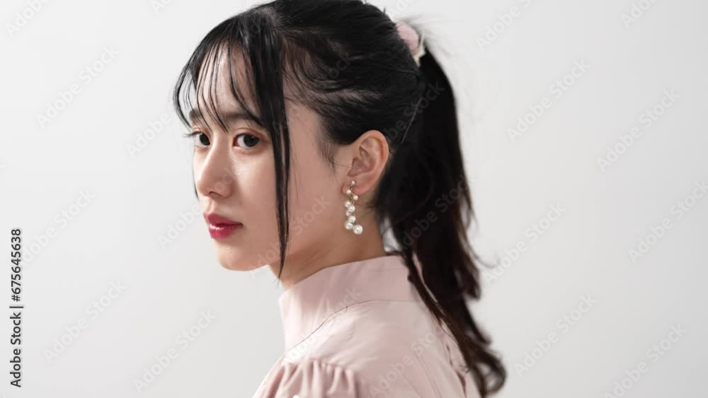 ミニスカートの女性