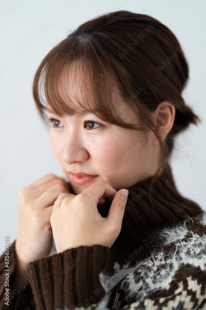 ニットを着た女性 ニットを着た女性