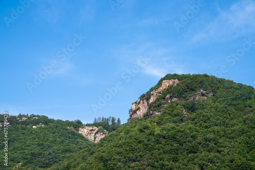 Mountains and forests under the sky