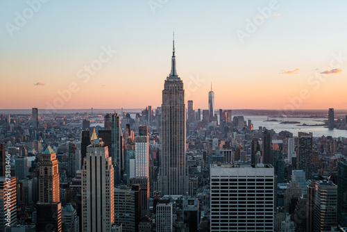 New York City skyline at sunset (ID: 675813406)