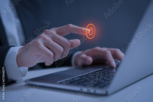 Fotografia turn on or off laptop or program by a person pressing the turn off or on button