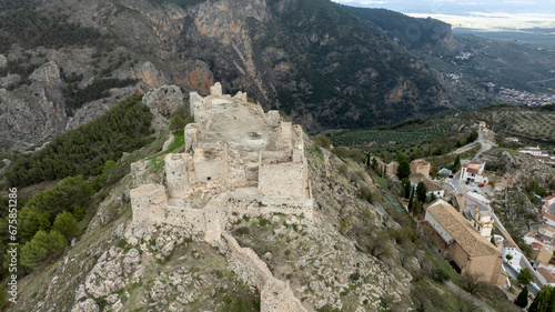 vista aérea del castillo de Moclín en la provincia de Granada, España