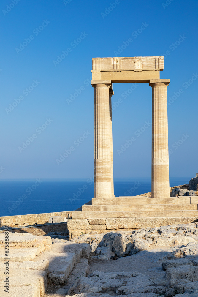 Säulen auf der Akropolis von Lindos auf der Insel Rhodos