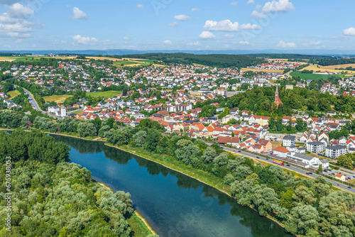 Bad Abbach an einer Donau-Schleife zwischen Regensburg und Kelheim im Luftbild