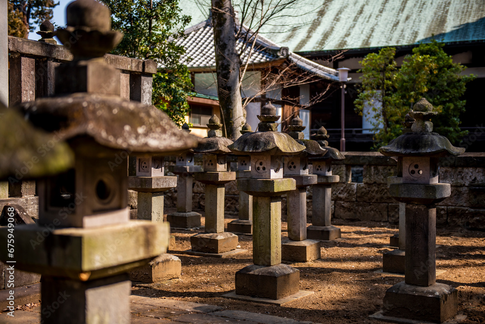 埼玉県　川越大師喜多院　松平大和守家廟所内に並んだ石塔