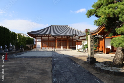  A japanese temple : Katsura-roku-jizo-son Temple in Kyoto City 日本のお寺：京都市にある桂六地蔵尊