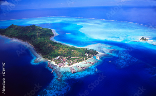 French Polynesia: Airshot from Bora Bora Lagoon Resort | Südsee: Luftbild vom Bora Bora Lagoon Resort