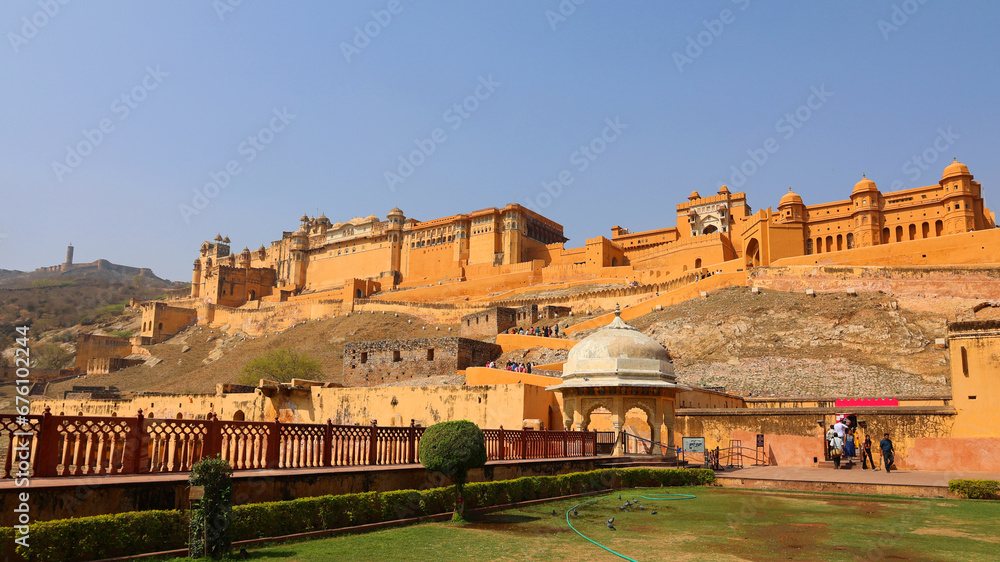 Amber fort were founded by ruler Alan Singh Chanda of Chanda dynasty of Meenas