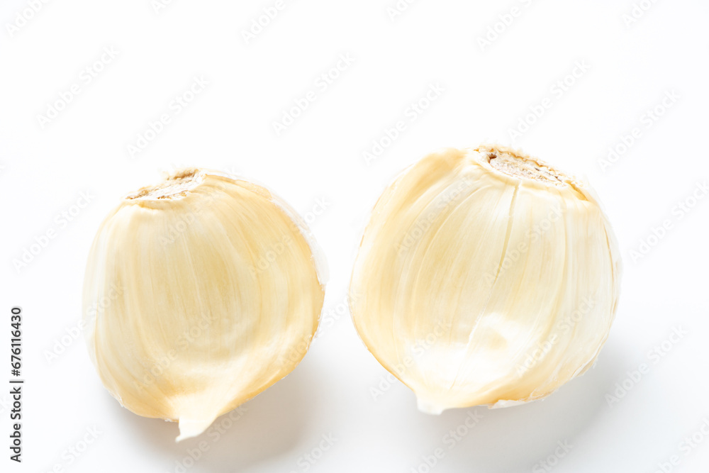 Obraz premium にんにくの小房。(白バック)