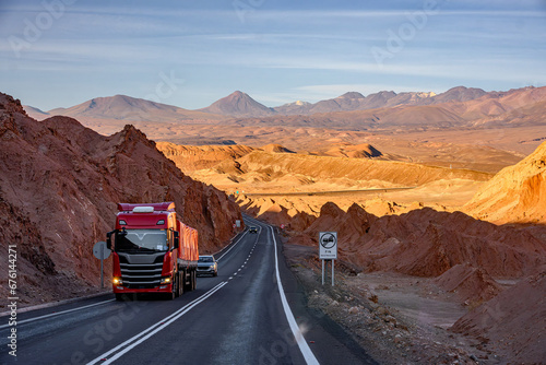Caminhão circulando pela estrada Rota 23 que liga Calama até San Pedro de Atacama no Chile cercada pelo deserto. photo