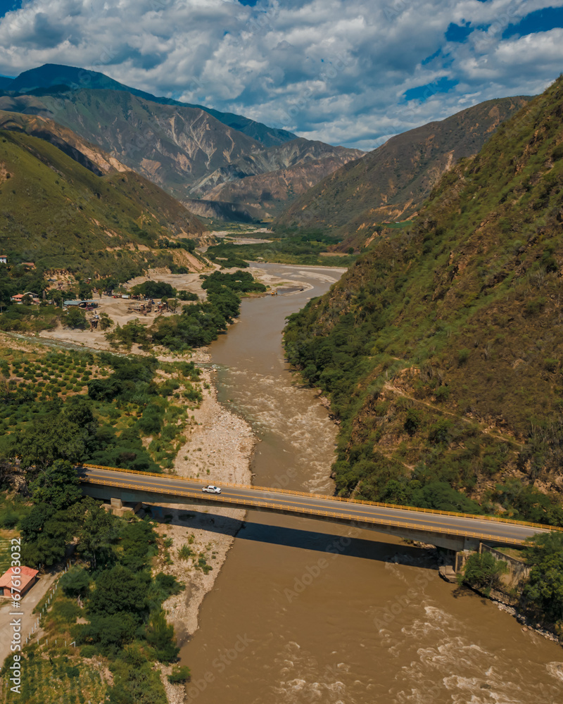 Tarde soleada en el Cañón del Chicamocha, ubicado en Santander, Colombia