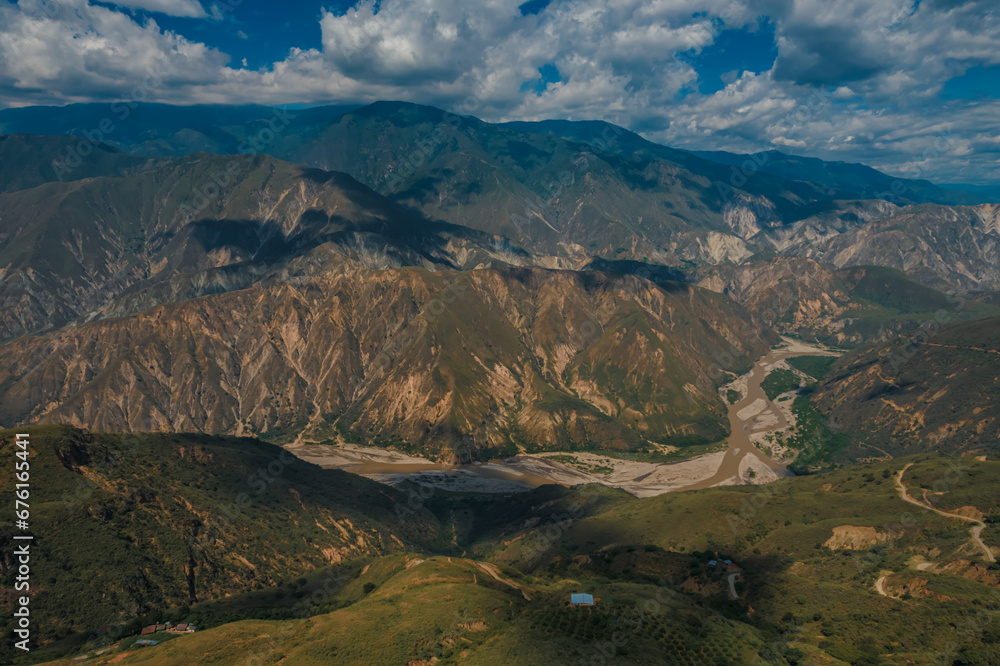 Tarde soleada en el Cañón del Chicamocha, ubicado en Santander, Colombia