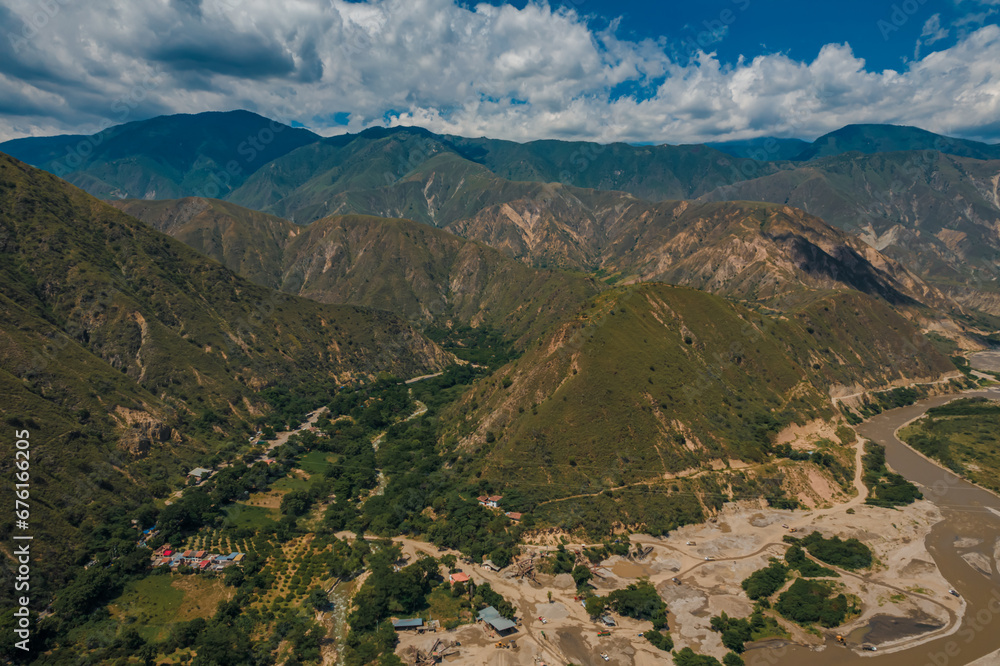 Tarde soleada en el Cañón del Chicamocha, ubicado en Santander, Colombia