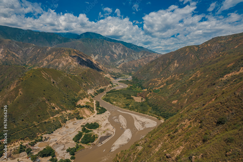 Tarde soleada en el Cañón del Chicamocha, ubicado en Santander, Colombia