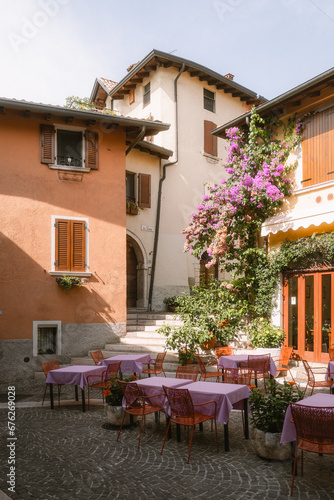 niedliches Restaurant in den Gassen von Gardone Riviera am Gardasee