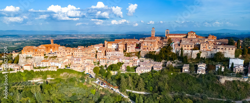 Картината върху платно Aerial view of Montepulciano,Tuscany, Italy