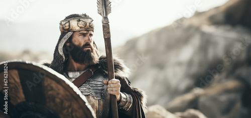 Foto Portrait of a biblical King with a helmet, spear and shield in the desert