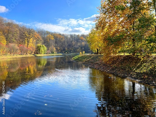 Beautiful lake in the autumn park. © OLENA