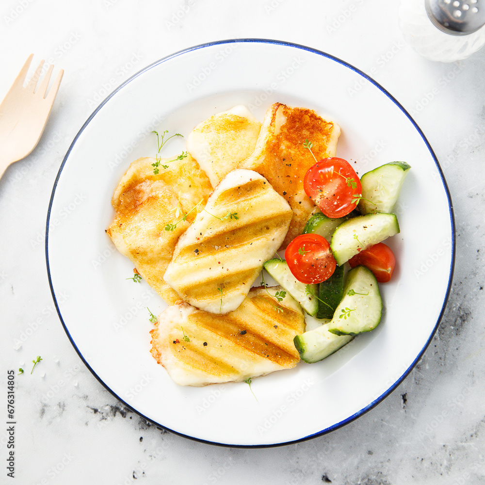 Grilled halloumi cheese with vegetables