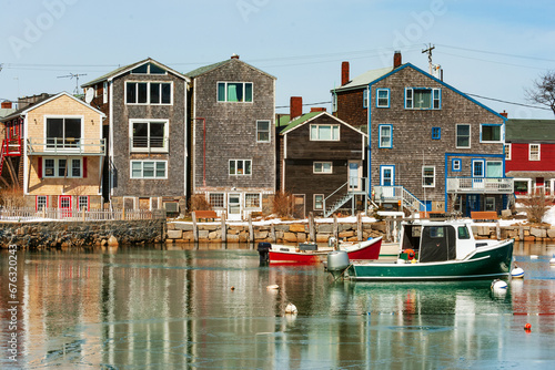 Fotografía Lobster boats in the frozen inner harbor of Rockport at the tip of the Cape Ann