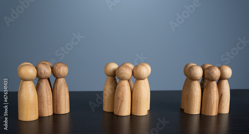 Cuadro en lienzo Three groups of people