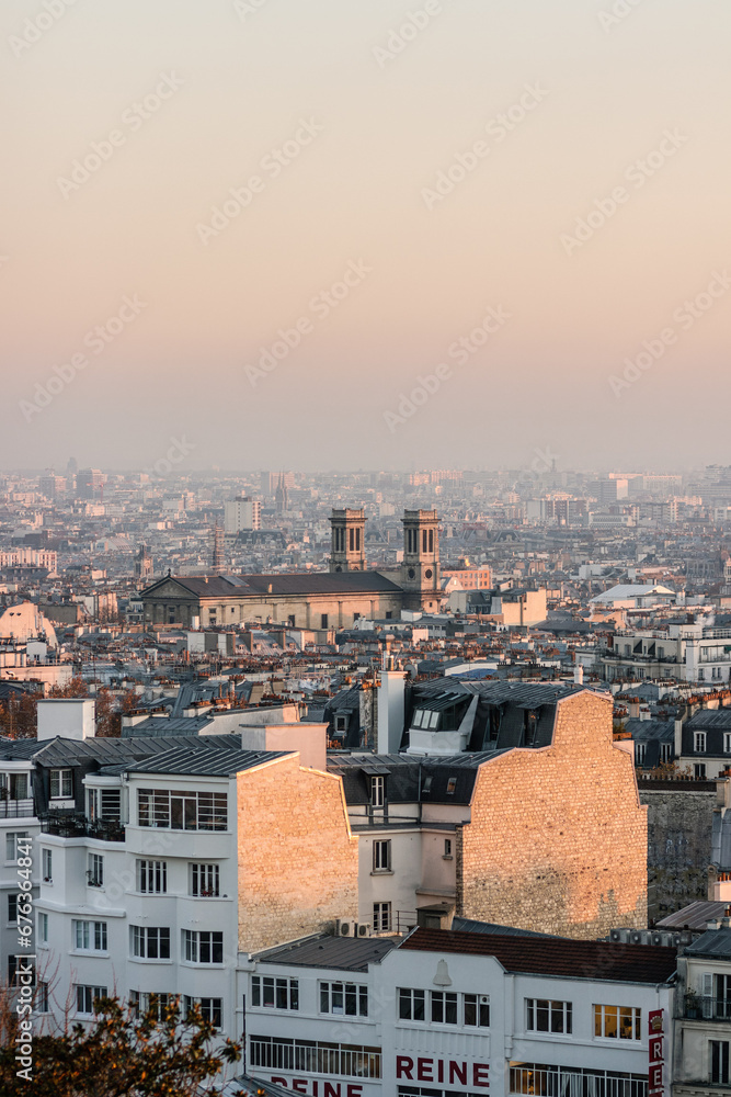 Paris depuis Montmartre au coucher de soleil. 