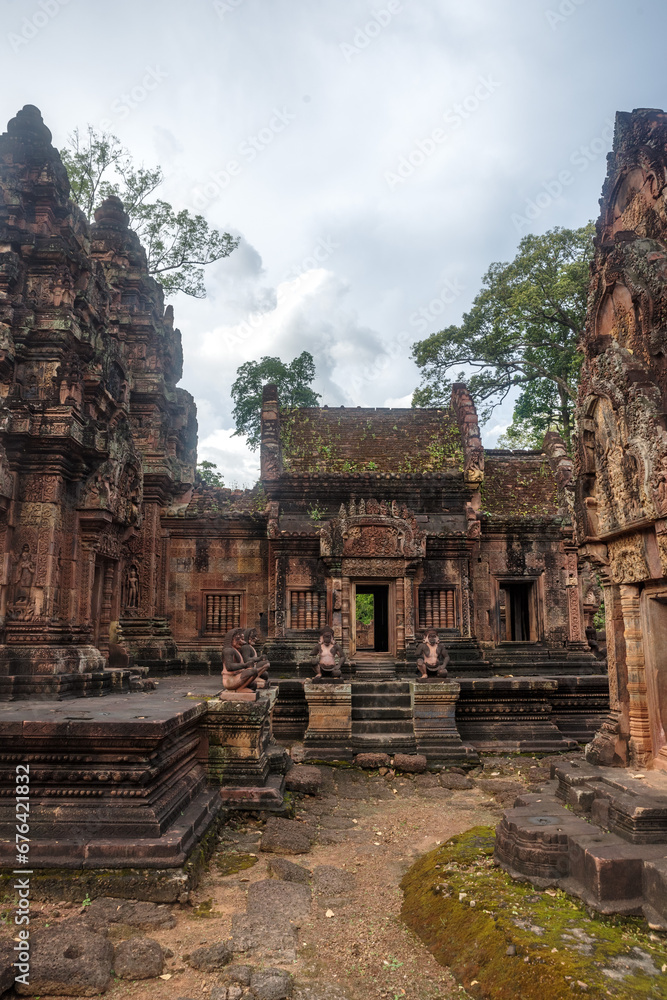 un chemin au coeur du Banteay Srei un chemin au coeur du Banteay Srei