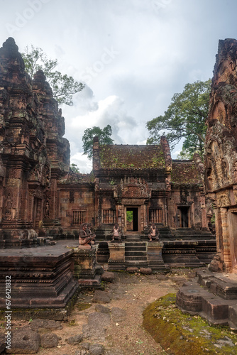 un chemin au coeur du Banteay Srei photo