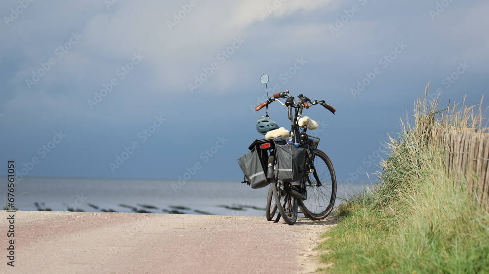 Fototapeta premium vélo électrique randonnée