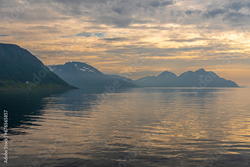 der magische Fjord Balsfjorden s  dlich von der Polarstadt Troms   in Norwegen