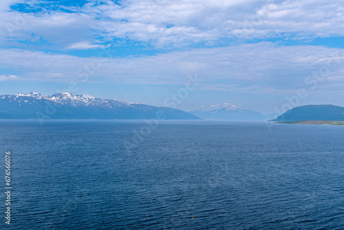 der magische Fjord Balsfjorden südlich von der Polarstadt Tromsö in Norwegen