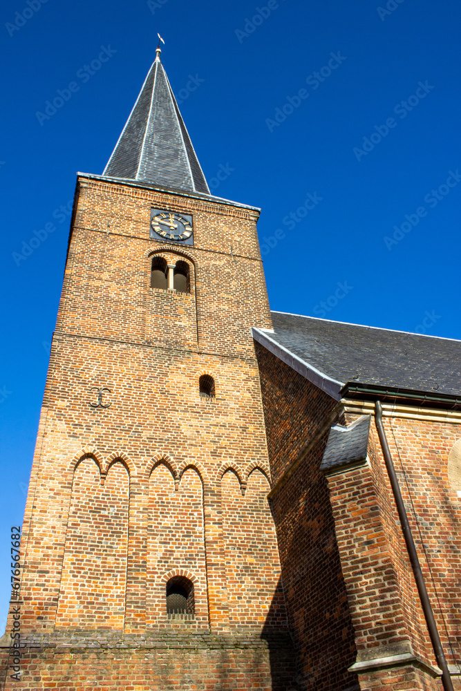 Φωτογραφία Hervormde kerk Dinxperlo (Dorpskerk) in Dinxperlo in the province of Gelderland