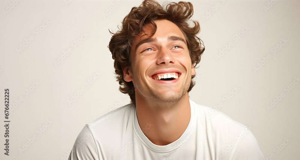 Fototapeta premium Hombre con rostro sonriente