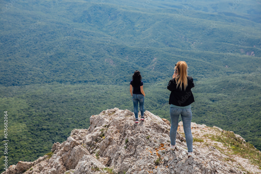 Obraz premium women on a hike looking at the mountains, nature, tourism