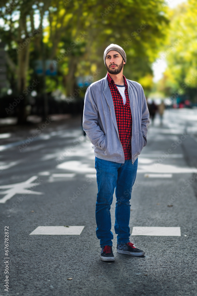 Urban cowboy vibes: denim, beard, Madrid stroll. Urban cowboy vibes: denim, beard, Madrid stroll.