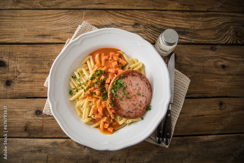 Jägerschnitzel nach DDR GDR Rezept mit Jagdwurst gebraten, Makkaroni ...