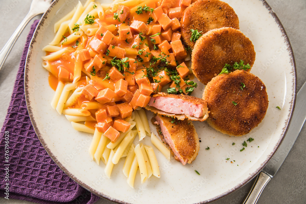 Jägerschnitzel nach DDR GDR Rezept mit Jagdwurst paniert, Makkaroni ... Jägerschnitzel nach DDR GDR Rezept mit Jagdwurst paniert, Makkaroni ...