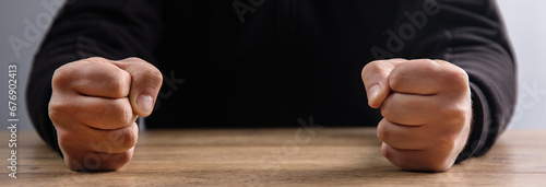 Slika na platnu man fists on a wooden table