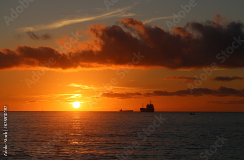 Photos of an amazing sunset at sea with ships © tanor27