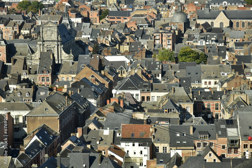 Disposition archaïque de bâtiments anciens et historiques du centre ville de Namur 