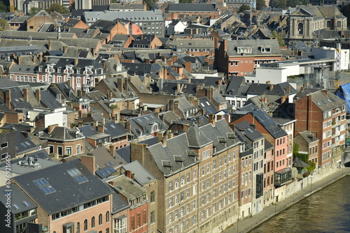 L'architecture archaïque de bâtiments de différentes époques du centre historique de Namur  © Photocolorsteph