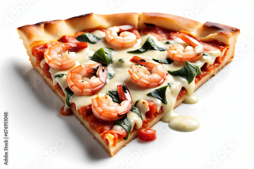 Fatia de pizza de camarão grande. Deliciosa pizza de camarão com queijo e ervas visto de perto. photo