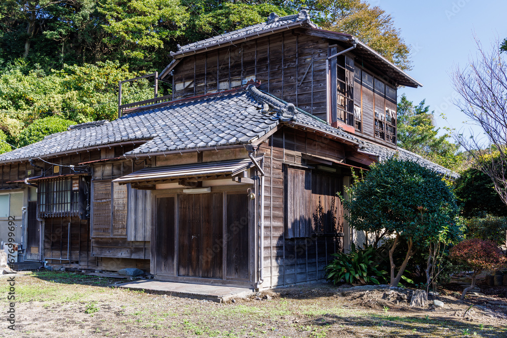 空家になった古い木造の家